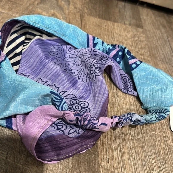 Handcrafted, upcycled silk saree fabric reversible headband OS - Picture 4 of 5